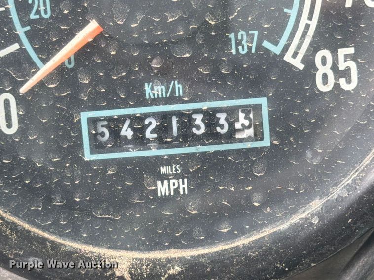 image for item FM7639 1989 International F9300 water truck