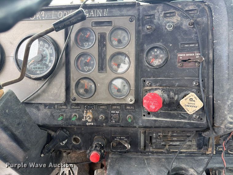 image for item FM7639 1989 International F9300 water truck