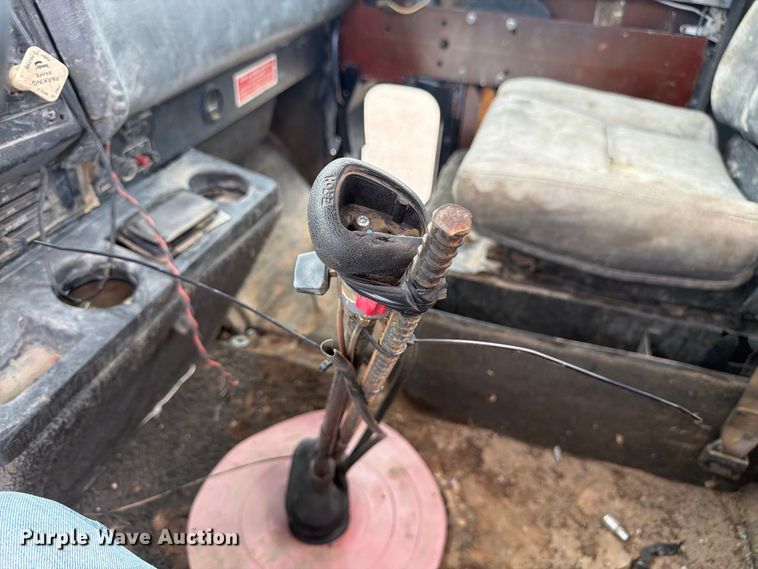 image for item FM7639 1989 International F9300 water truck
