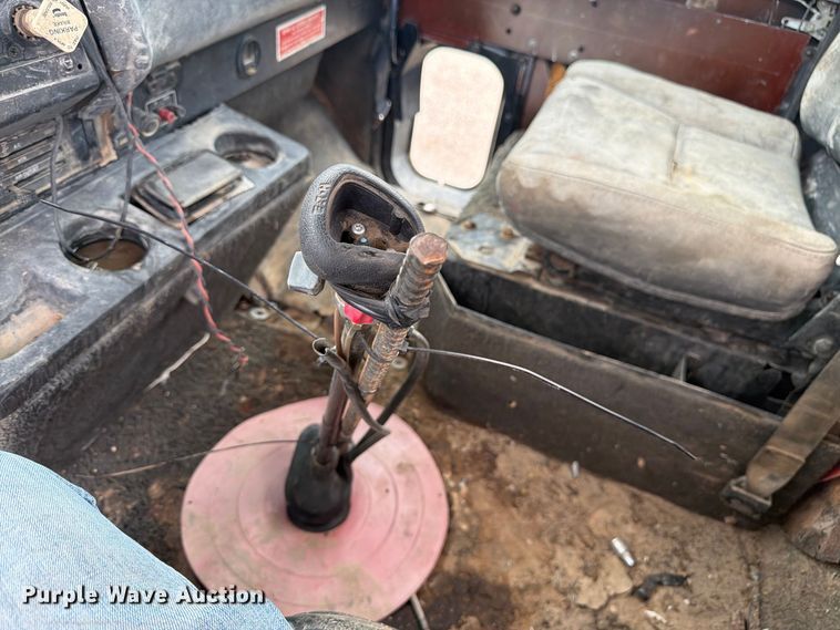 image for item FM7639 1989 International F9300 water truck