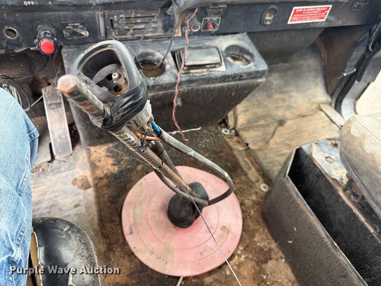 image for item FM7639 1989 International F9300 water truck