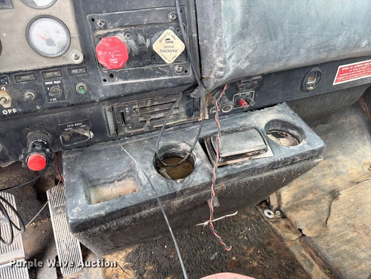 image for item FM7639 1989 International F9300 water truck