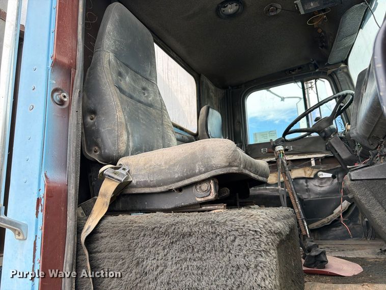 image for item FM7639 1989 International F9300 water truck