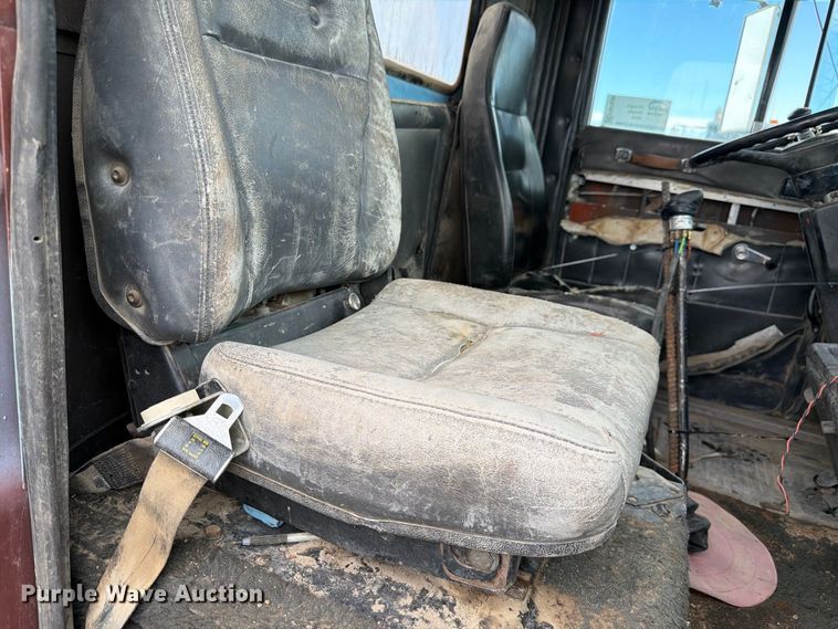 image for item FM7639 1989 International F9300 water truck