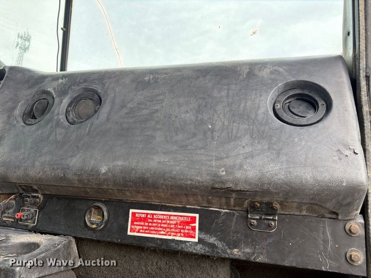 image for item FM7639 1989 International F9300 water truck