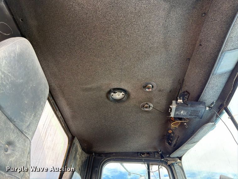 image for item FM7639 1989 International F9300 water truck