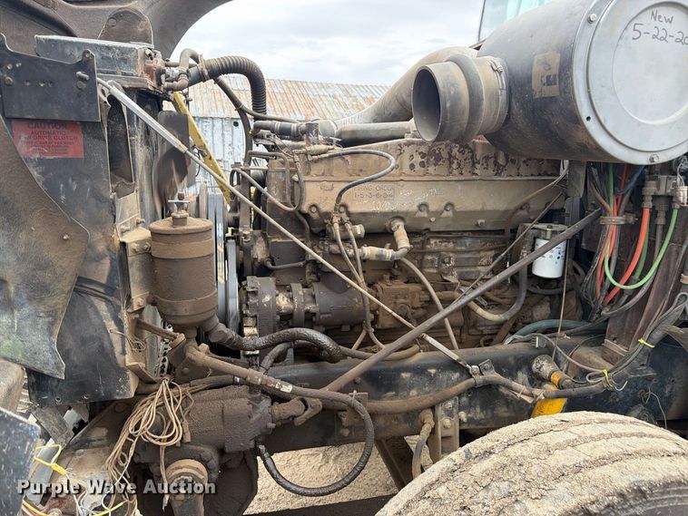 image for item FM7639 1989 International F9300 water truck