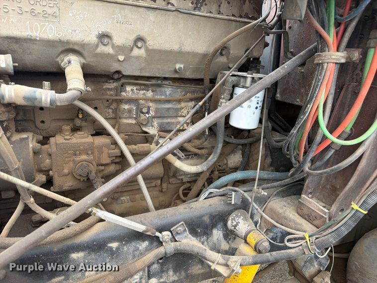 image for item FM7639 1989 International F9300 water truck