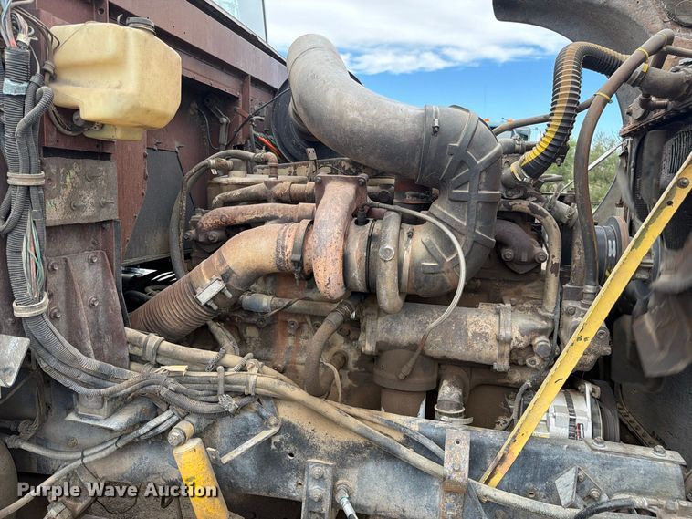 image for item FM7639 1989 International F9300 water truck