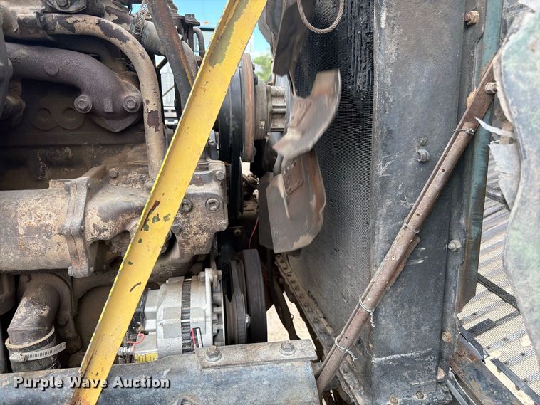 image for item FM7639 1989 International F9300 water truck