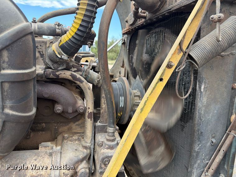 image for item FM7639 1989 International F9300 water truck