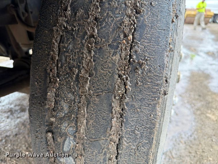 image for item FM7639 1989 International F9300 water truck
