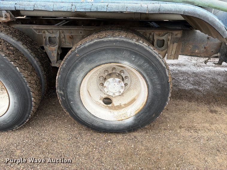 image for item FM7639 1989 International F9300 water truck