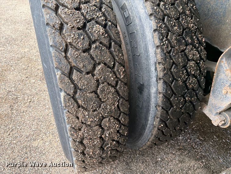 image for item FM7639 1989 International F9300 water truck