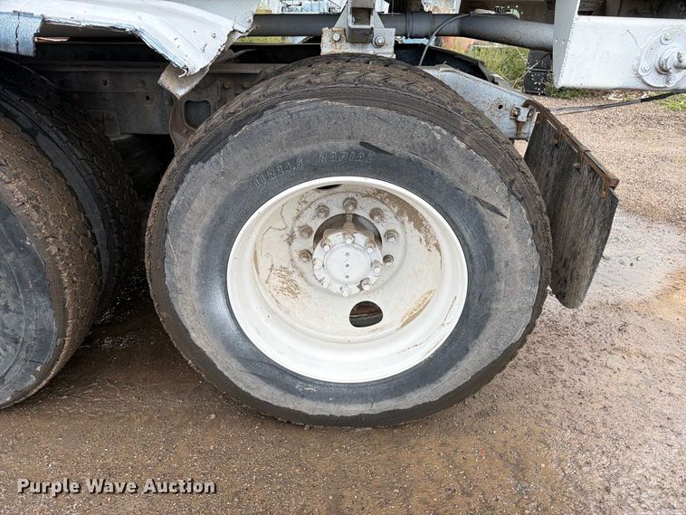 image for item FM7639 1989 International F9300 water truck