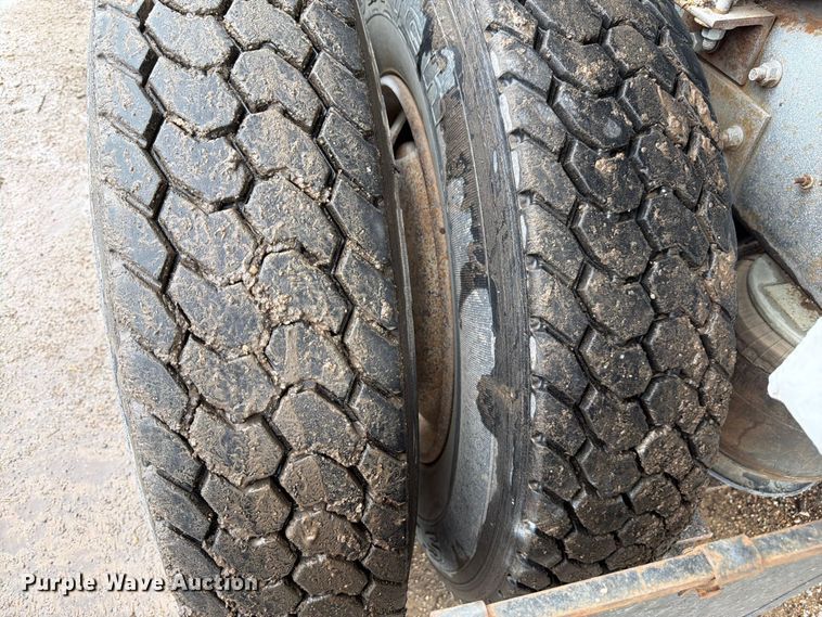 image for item FM7639 1989 International F9300 water truck