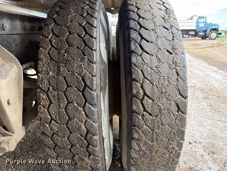 image for item FM7639 1989 International F9300 water truck