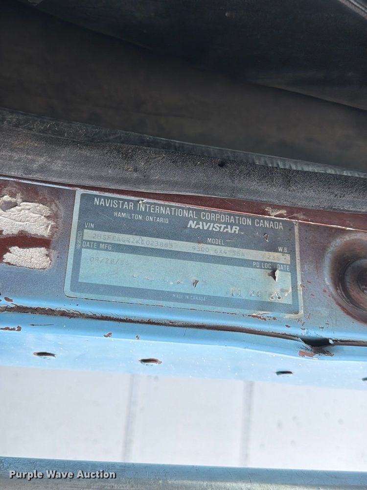 image for item FM7639 1989 International F9300 water truck