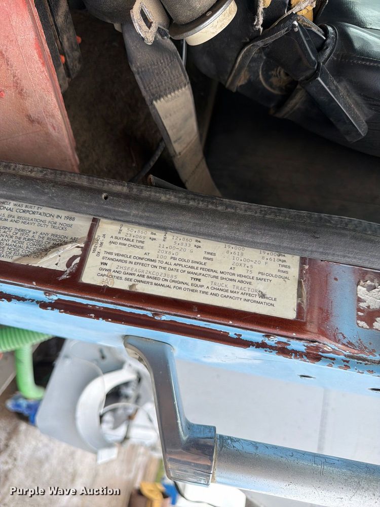 image for item FM7639 1989 International F9300 water truck