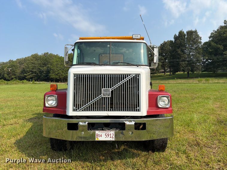 image for item FN2026 2001 Volvo WG dump truck
