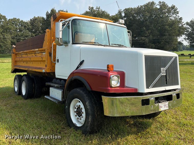 image for item FN2026 2001 Volvo WG dump truck