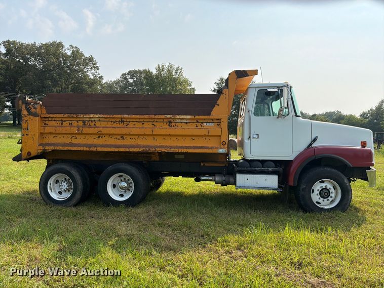 image for item FN2026 2001 Volvo WG dump truck