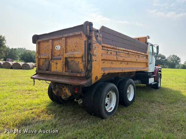 image for item FN2026 2001 Volvo WG dump truck