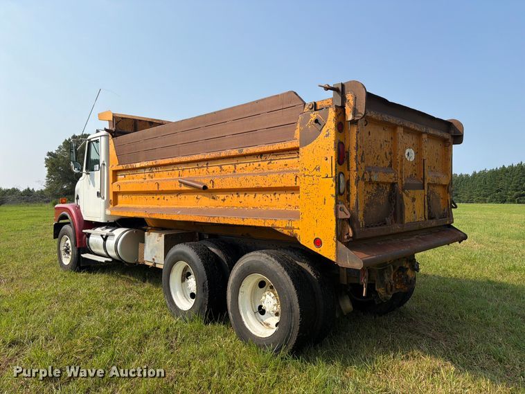 image for item FN2026 2001 Volvo WG dump truck