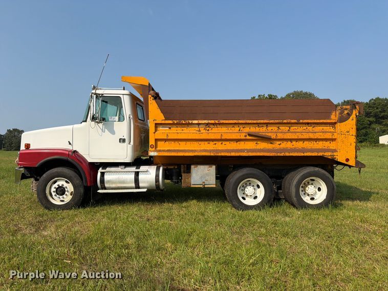image for item FN2026 2001 Volvo WG dump truck