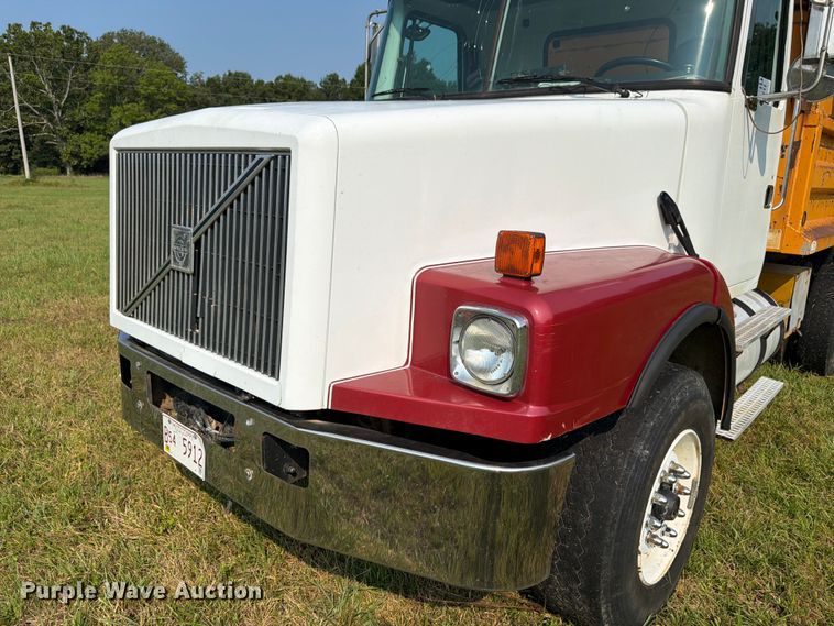 image for item FN2026 2001 Volvo WG dump truck