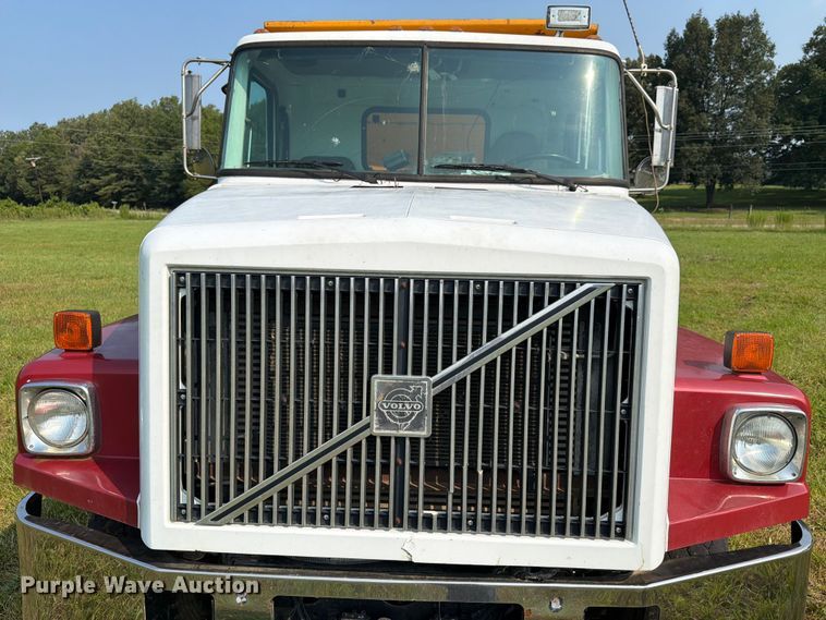 image for item FN2026 2001 Volvo WG dump truck