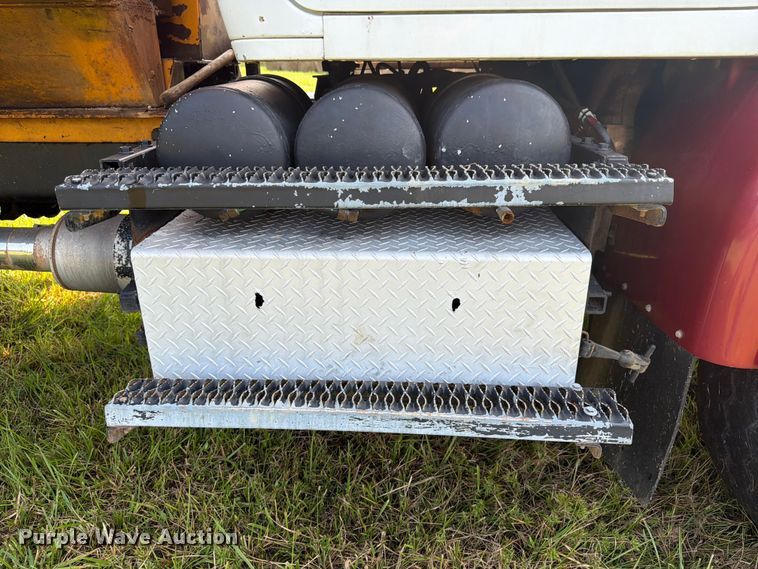 image for item FN2026 2001 Volvo WG dump truck