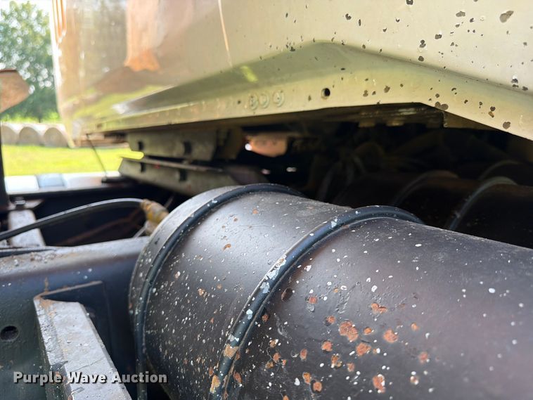 image for item FN2026 2001 Volvo WG dump truck