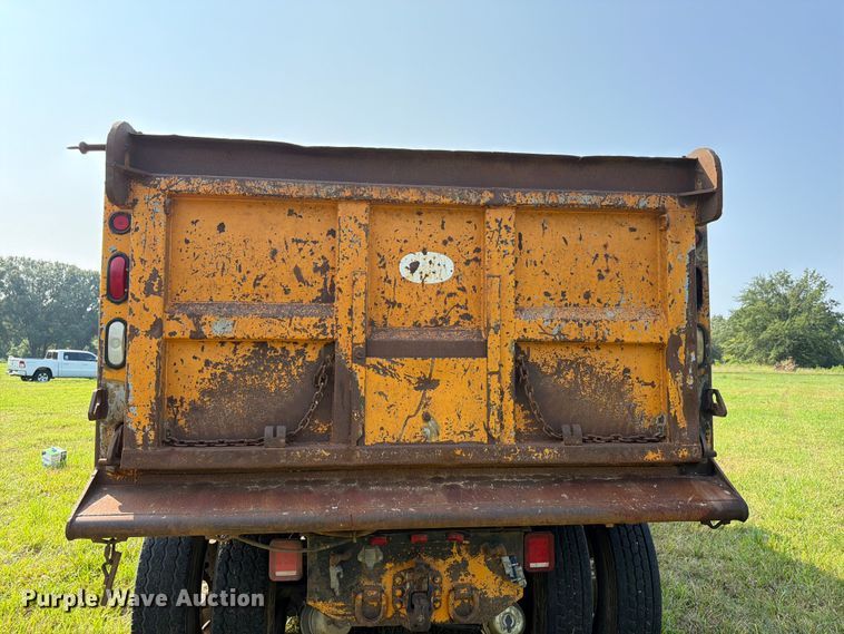 image for item FN2026 2001 Volvo WG dump truck