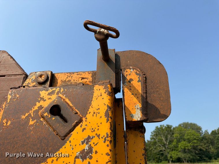image for item FN2026 2001 Volvo WG dump truck