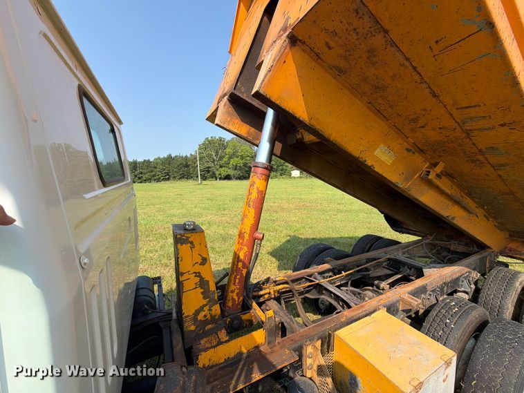 image for item FN2026 2001 Volvo WG dump truck