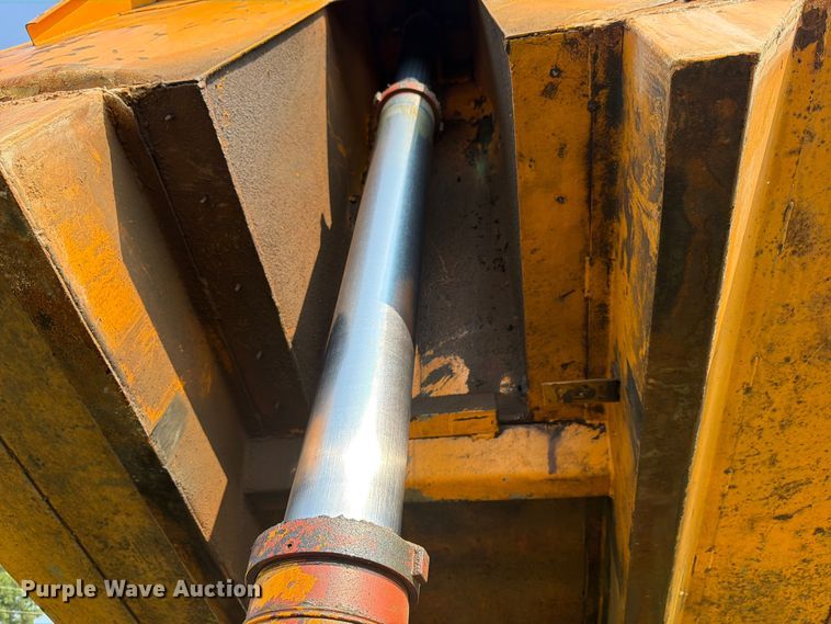 image for item FN2026 2001 Volvo WG dump truck