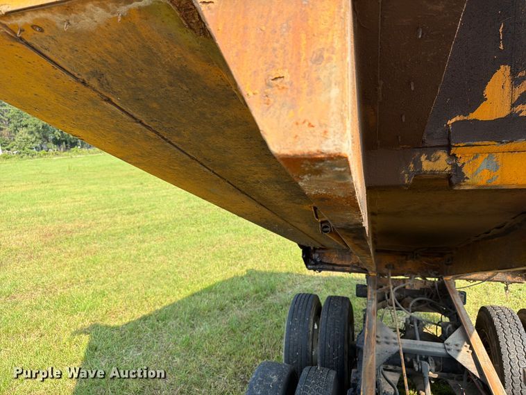 image for item FN2026 2001 Volvo WG dump truck
