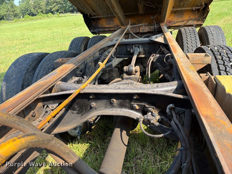 image for item FN2026 2001 Volvo WG dump truck
