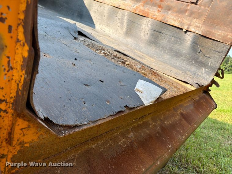 image for item FN2026 2001 Volvo WG dump truck