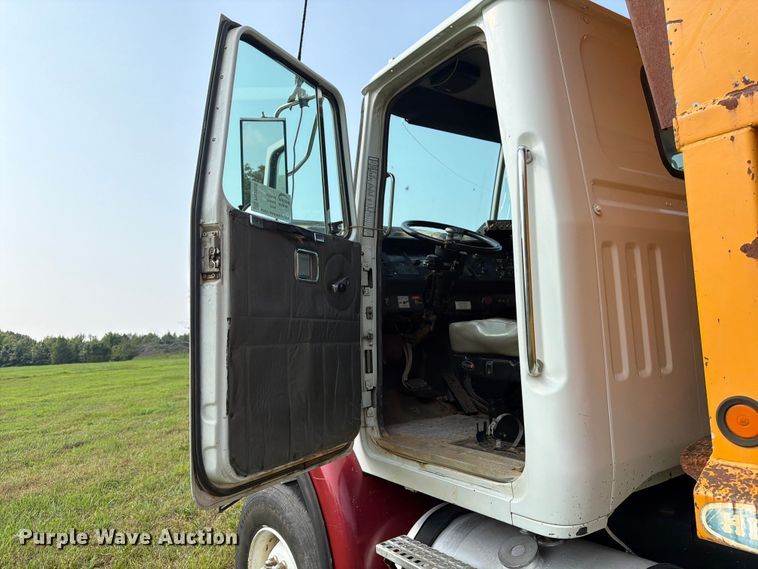 image for item FN2026 2001 Volvo WG dump truck