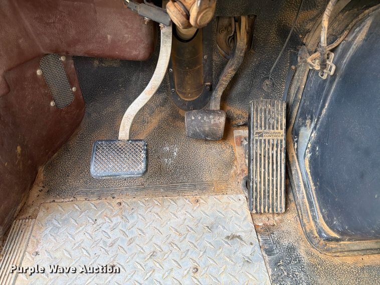 image for item FN2026 2001 Volvo WG dump truck