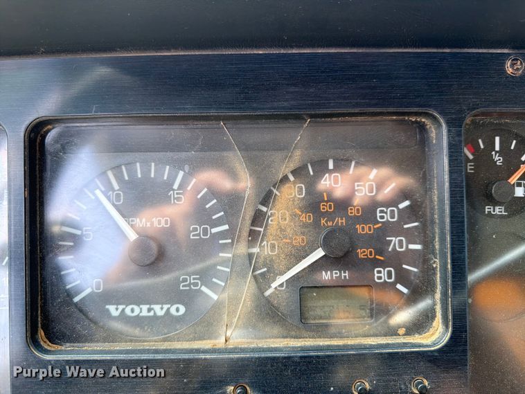 image for item FN2026 2001 Volvo WG dump truck