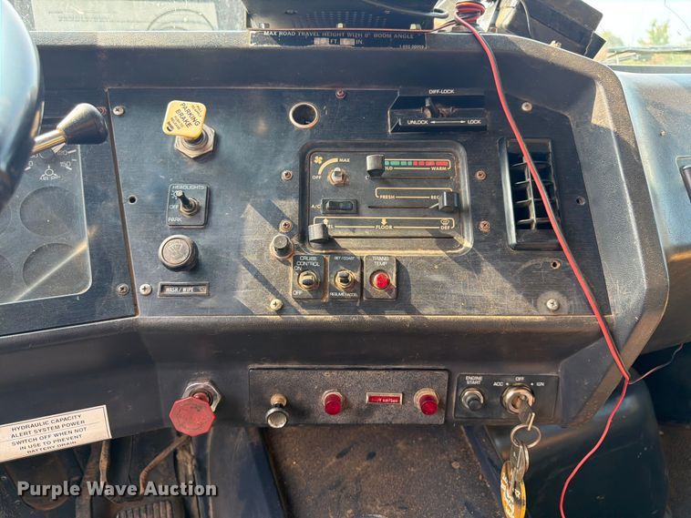 image for item FN2026 2001 Volvo WG dump truck