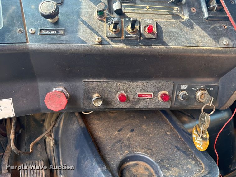 image for item FN2026 2001 Volvo WG dump truck