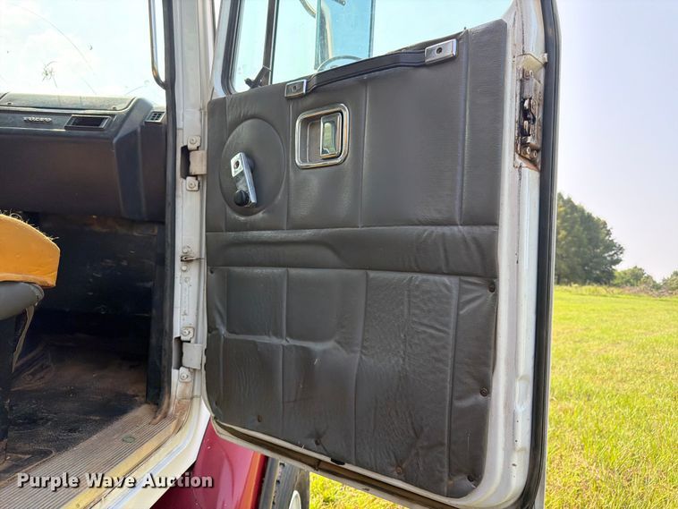 image for item FN2026 2001 Volvo WG dump truck