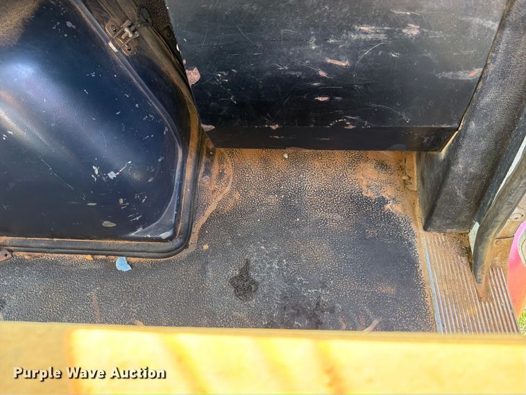 image for item FN2026 2001 Volvo WG dump truck