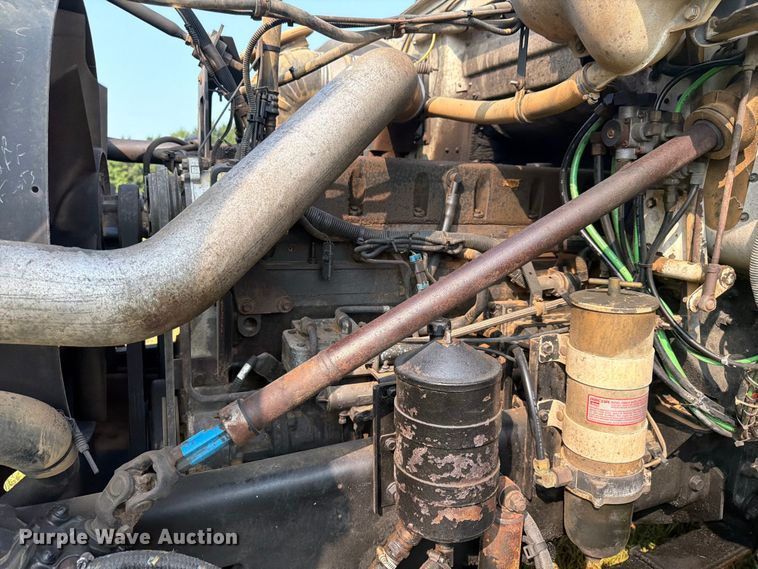 image for item FN2026 2001 Volvo WG dump truck