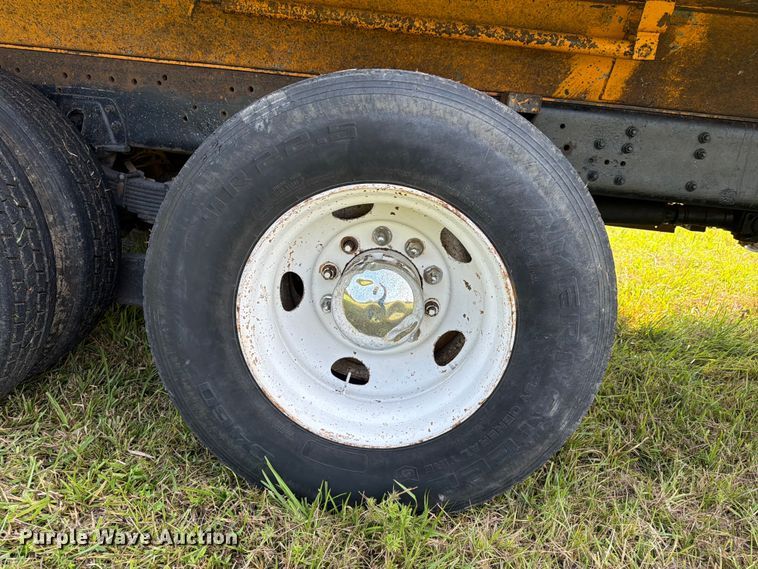 image for item FN2026 2001 Volvo WG dump truck
