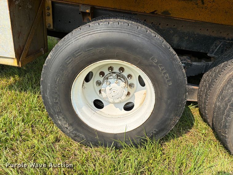 image for item FN2026 2001 Volvo WG dump truck